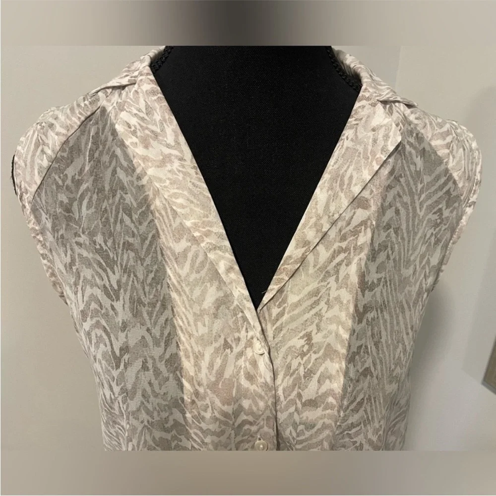H&M White & Tan Sheer Button-Up Abstract Pattern Collared Blouse EUC - Picture 5 of 11